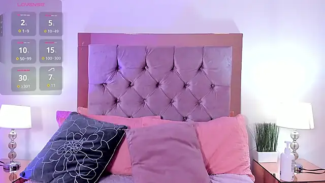 melanie hills online show from November 12, 11:43 am