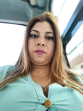 Laura-Hernandez online show from December 22, 3:33 pm