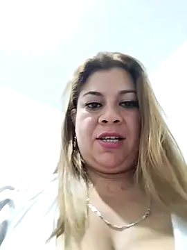 Laura-Hernandez online show from February 26, 2:57 pm