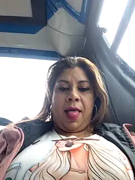 Laura-Hernandez online show from May 1, 3:27 pm