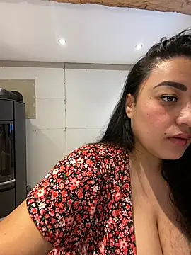 Snapshot of Alma- chatting on December 28, 9:09 am Alma- online show from December 28, 9:09 am