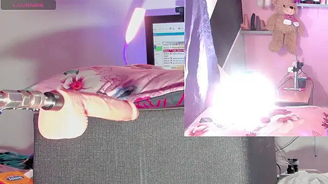 Snapshot of kira_touka chatting on November 26, 5:08 am kira touka online show from November 26, 5:08 am