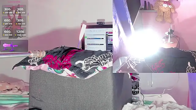 Snapshot of kira_touka chatting on December 14, 5:46 am kira touka online show from December 14, 5:46 am