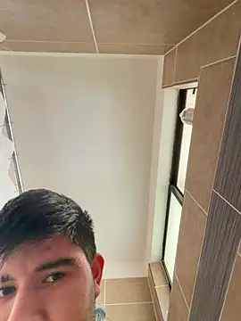 Snapshot of Yann_18 chatting on February 6, 6:00 pm Yann 18 online show from February 6, 6:00 pm