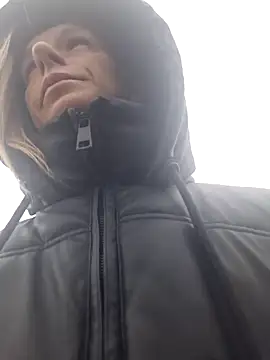 Snapshot of YourJuliena chatting on January 12, 12:23 pm YourJuliena online show from January 12, 12:23 pm