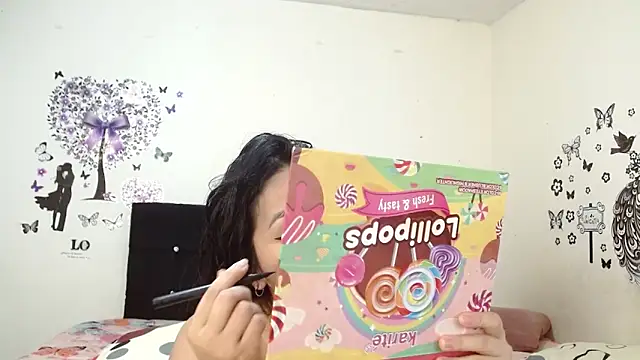 Snapshot of jeff_and_jade chatting on October 27, 11:58 am jeff and jade online show from October 27, 11:58 am