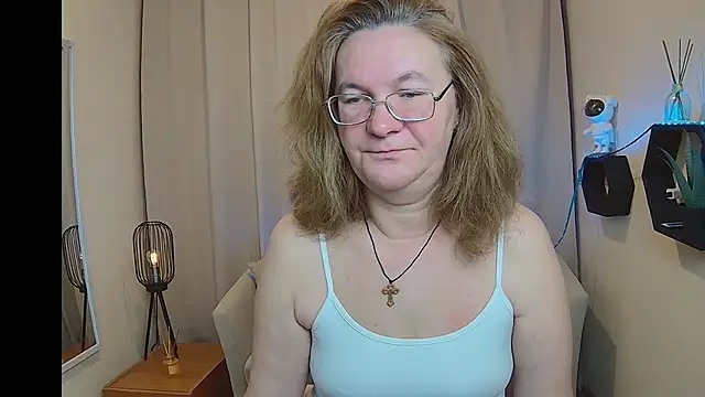 HolyMilfa online show from May 5, 6:43 am
