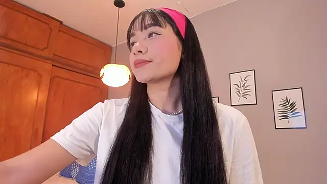 Maia W10 online show from November 12, 12:16 pm