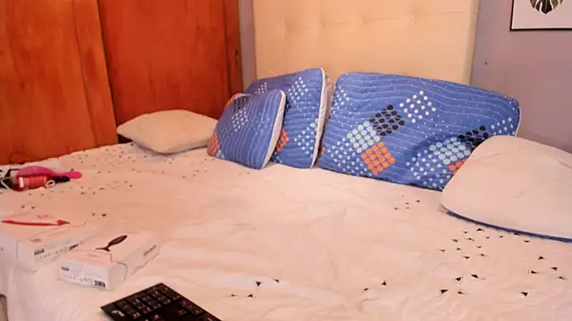 Maia W10 online show from November 13, 12:26 pm