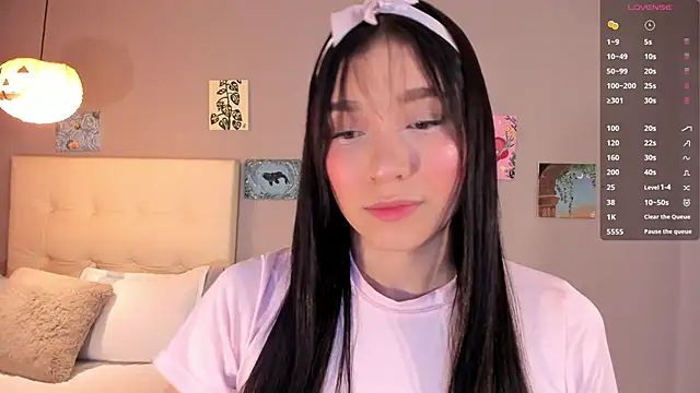 Maia W10 online show from April 29, 12:09 pm