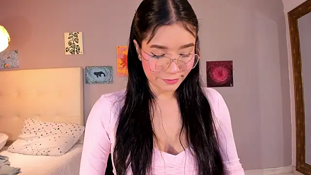 Maia W10 online show from May 27, 12:24 pm