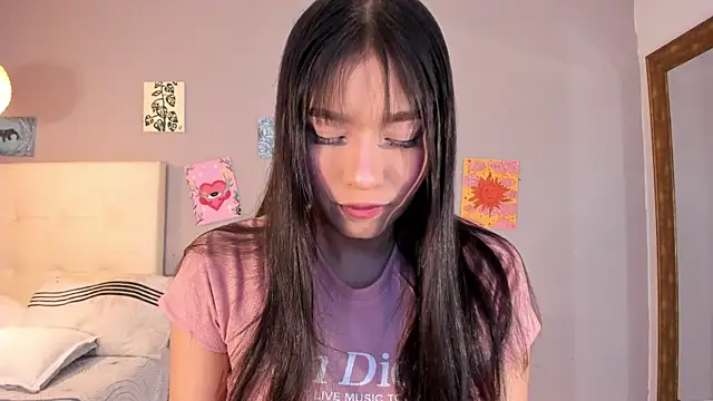 Maia W10 online show from July 4, 12:33 pm