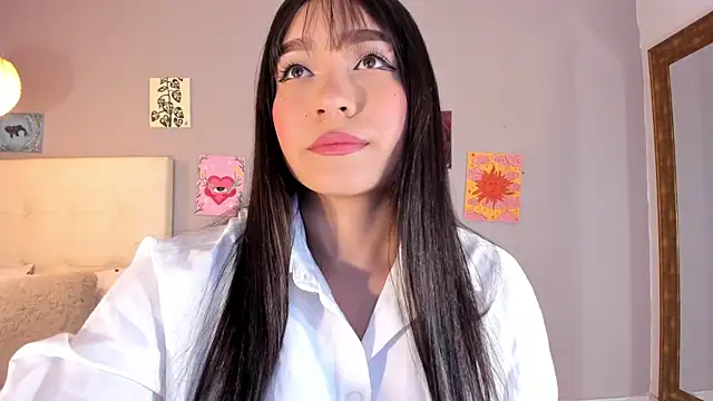 Maia W10 online show from July 6, 12:24 pm