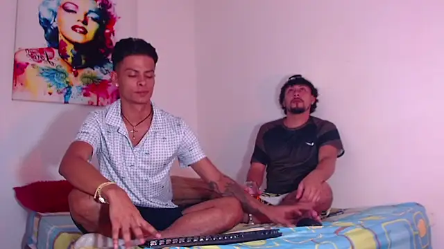 Snapshot of enjoy_vibes chatting on November 18, 8:19 am enjoy vibes online show from November 18, 8:19 am