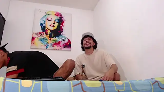 Snapshot of enjoy_vibes chatting on December 3, 10:46 am enjoy vibes online show from December 3, 10:46 am