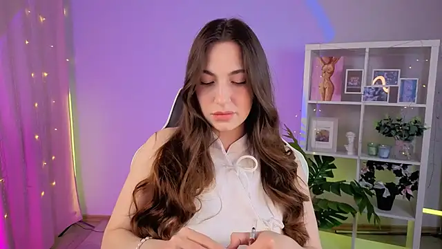 Snapshot of MelissaLovvv chatting on June 4, 3:34 am MelissaLovvv online show from June 4, 3:34 am