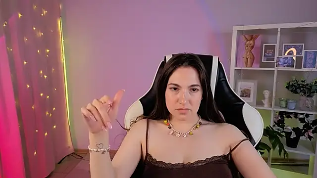Snapshot of MelissaLovvv chatting on June 7, 9:40 pm MelissaLovvv online show from June 7, 9:40 pm
