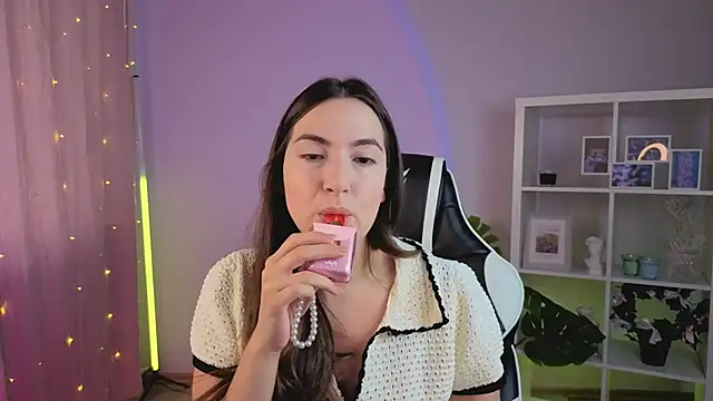 MelissaLovvv online show from July 9, 3:21 am