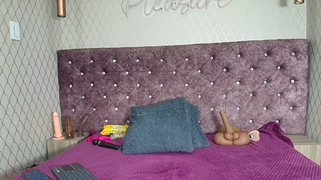 VALENTINA3x online show from April 30, 2:29 am