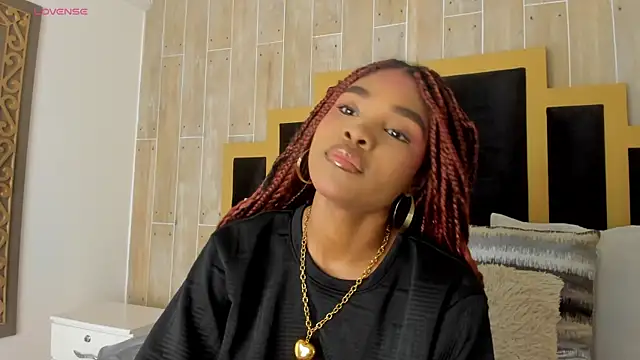 Snapshot of AriaFoster chatting on October 19, 12:11 am AriaFoster online show from October 19, 12:11 am