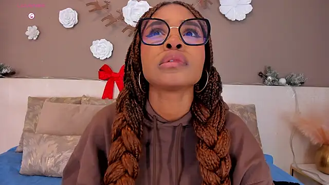 Snapshot of AriaFoster chatting on December 15, 3:44 am AriaFoster online show from December 15, 3:44 am