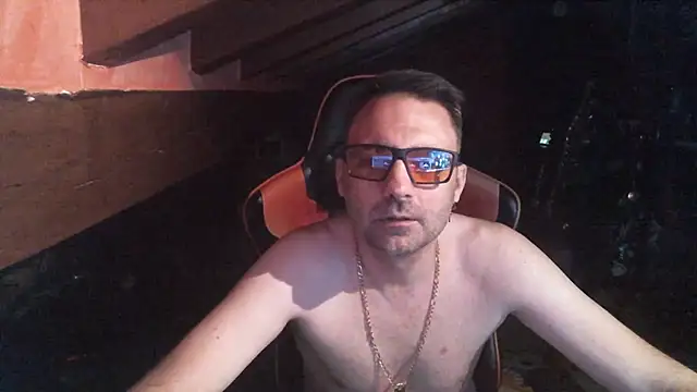 Snapshot of 6996horus chatting on December 19, 1:23 am 6996horus online show from December 19, 1:23 am