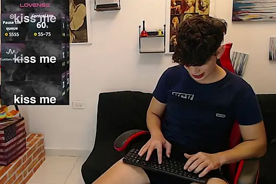 Snapshot of Angelo-cianuro- chatting on October 15, 10:32 pm Angelo-cianuro- online show from October 15, 10:32 pm