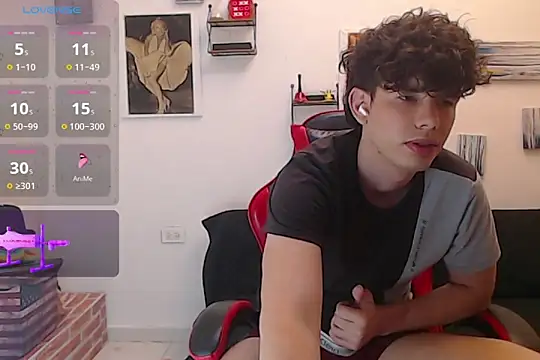 Snapshot of Angelo-cianuro- chatting on December 13, 11:32 pm Angelo-cianuro- online show from December 13, 11:32 pm