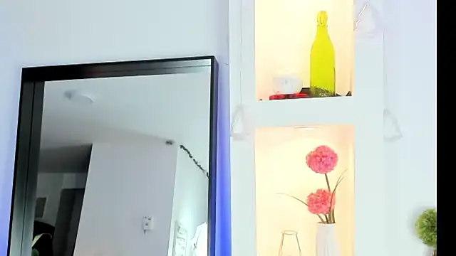 Snapshot of teemotwink chatting on December 18, 10:05 pm teemotwink online show from December 18, 10:05 pm