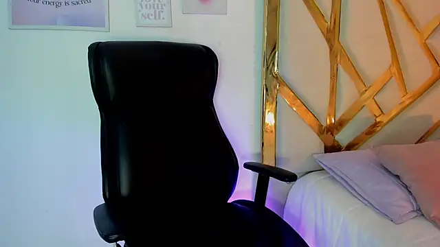 LanaJones  online show from December 4, 12:14 pm