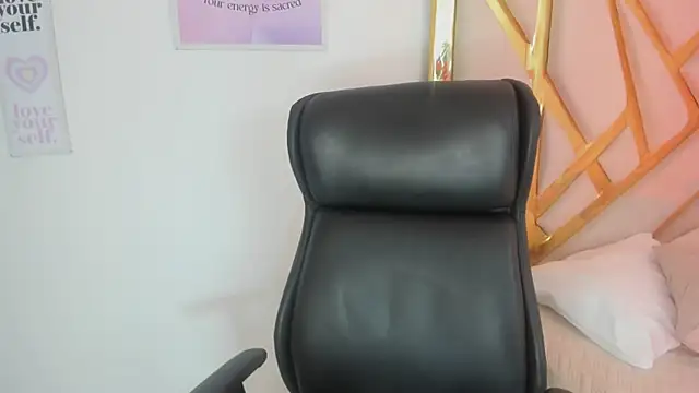 LanaJones  online show from June 4, 1:28 pm