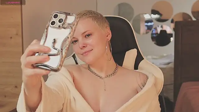 Snapshot of LikaBerry1 chatting on December 21, 12:01 pm LikaBerry1 online show from December 21, 12:01 pm