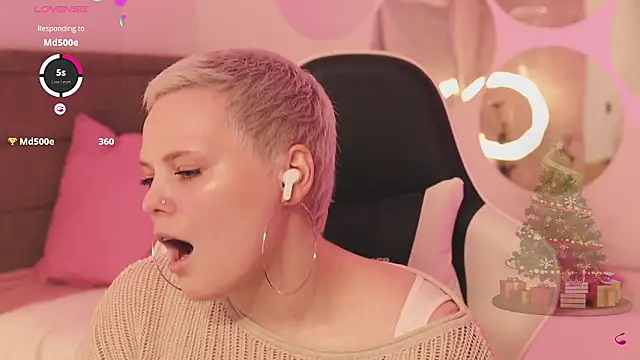 Snapshot of LikaBerry1 chatting on February 22, 4:16 pm LikaBerry1 online show from February 22, 4:16 pm