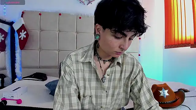 Snapshot of ZuryRamirez_ chatting on December 13, 7:32 pm ZuryRamirez  online show from December 13, 7:32 pm