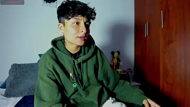 Snapshot of ZuryRamirez_ chatting on January 6, 12:16 am ZuryRamirez  online show from January 6, 12:16 am