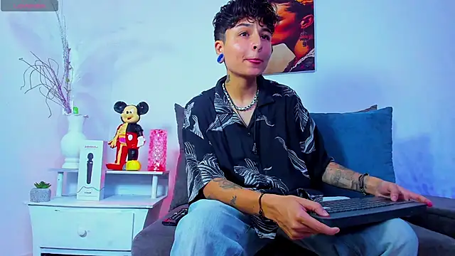 Snapshot of ZuryRamirez_ chatting on January 18, 6:10 pm ZuryRamirez  online show from January 18, 6:10 pm
