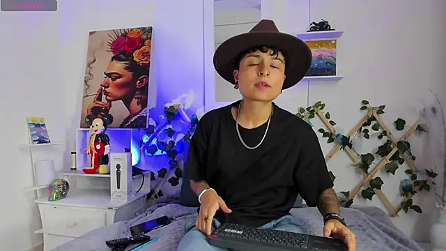 Snapshot of ZuryRamirez_ chatting on February 23, 6:12 pm ZuryRamirez  online show from February 23, 6:12 pm