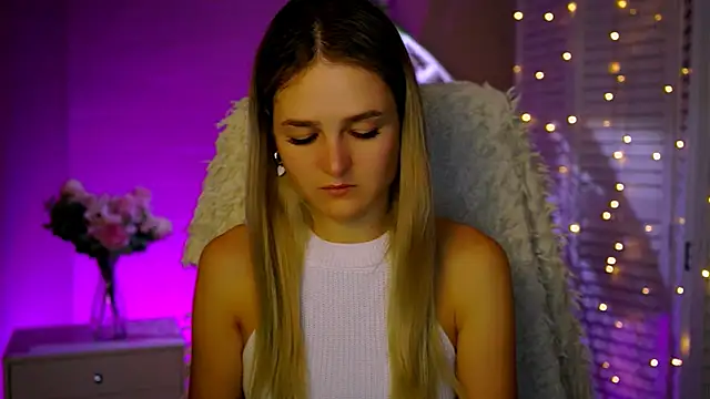 Snapshot of DeboraLarson chatting on November 20, 8:03 am DeboraLarson online show from November 20, 8:03 am