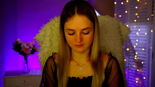 Snapshot of DeboraLarson chatting on November 28, 4:15 am DeboraLarson online show from November 28, 4:15 am