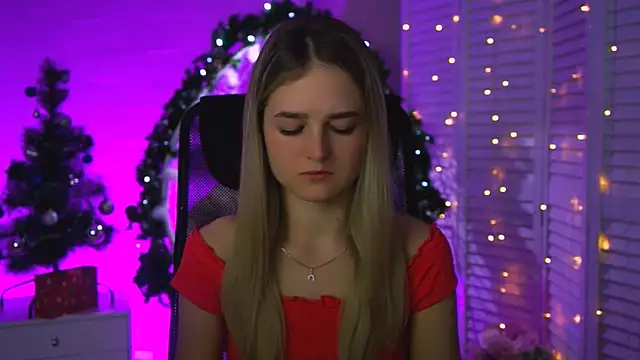 Snapshot of DeboraLarson chatting on December 14, 3:23 am DeboraLarson online show from December 14, 3:23 am