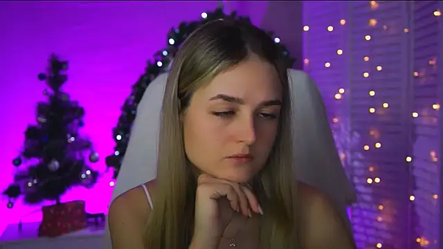 Snapshot of DeboraLarson chatting on December 16, 3:33 am DeboraLarson online show from December 16, 3:33 am