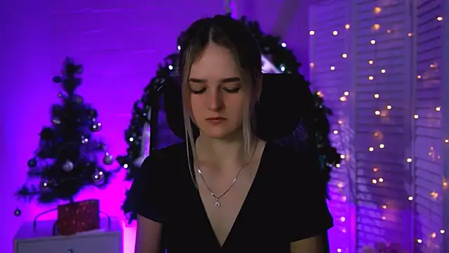 Snapshot of DeboraLarson chatting on December 23, 3:15 am DeboraLarson online show from December 23, 3:15 am