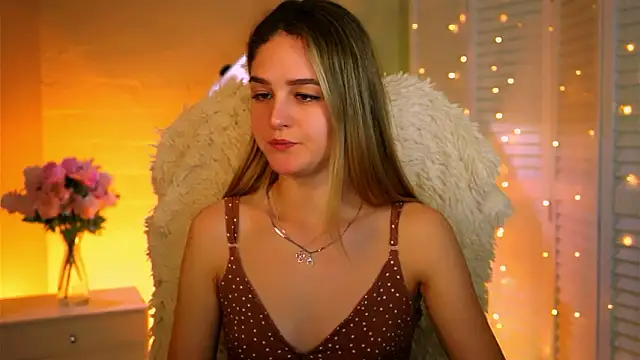 Snapshot of DeboraLarson chatting on February 1, 3:38 am DeboraLarson online show from February 1, 3:38 am