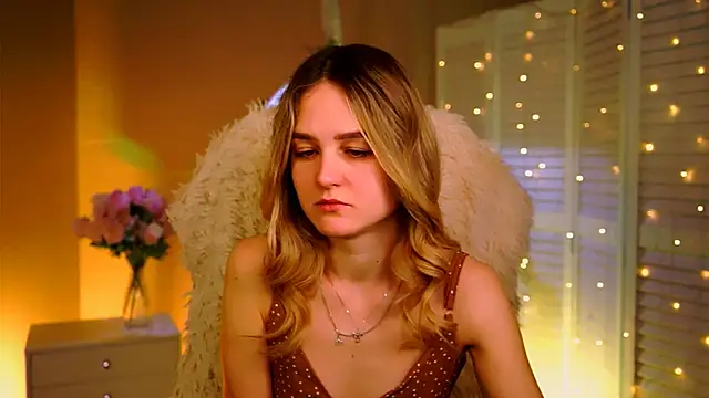 Snapshot of DeboraLarson chatting on February 9, 3:32 am DeboraLarson online show from February 9, 3:32 am