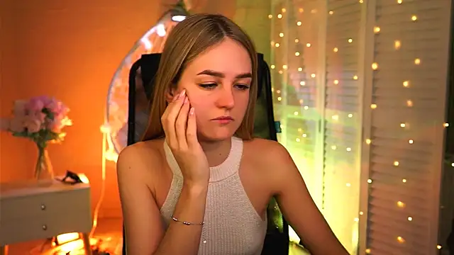 Snapshot of DeboraLarson chatting on March 9, 4:05 am DeboraLarson online show from March 9, 4:05 am