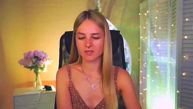 Snapshot of DeboraLarson chatting on March 26, 3:34 am DeboraLarson online show from March 26, 3:34 am