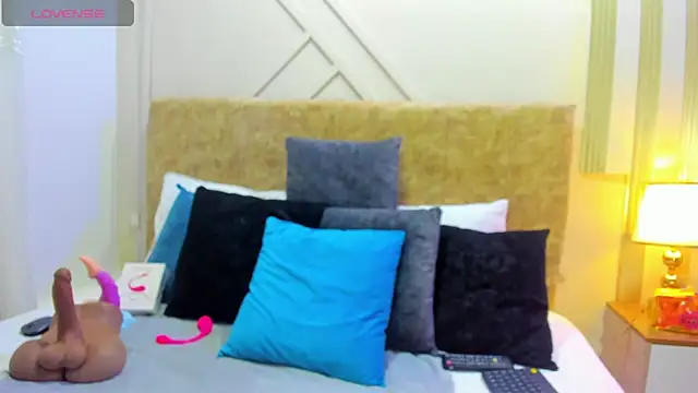 ashley  foxx  online show from November 19, 1:55 pm