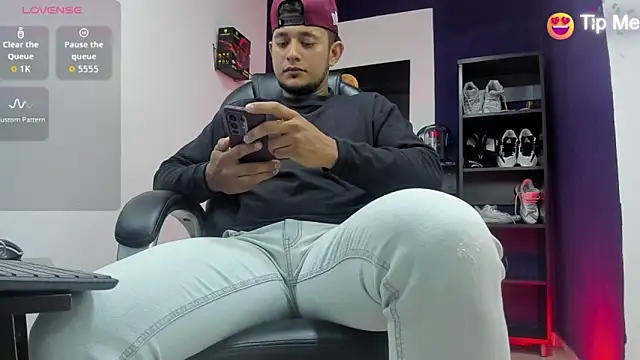 Snapshot of Marcos_garcias chatting on December 5, 3:52 pm Marcos garcias online show from December 5, 3:52 pm