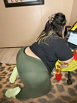 Snapshot of tillymarie34 chatting on July 24, 3:59 am tillymarie34 online show from July 24, 3:59 am