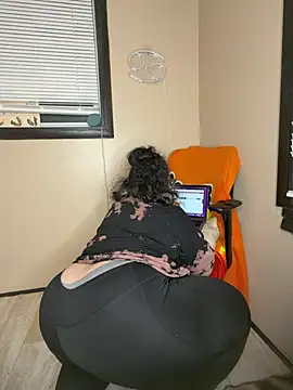 Snapshot of tillymarie34 chatting on July 30, 4:00 am tillymarie34 online show from July 30, 4:00 am